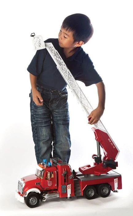 Bruder 2821 Brandweer Ladderwagen Mack-Granite 8 Bruder 2821 Brandweer Ladderwagen Mack-Granite - Afbeelding 6