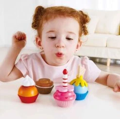 Cupcakes Hape (4 Stuks) -Indoor Speelgoed Winkel cupcakes hape e3157 2