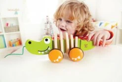 Trekfiguur Hape: Walk-a-Long Crocodile -Indoor Speelgoed Winkel houten trekdier hape walk along crocodile 2