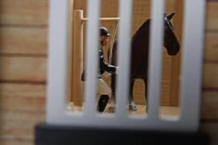 Kidsglobe Paardenstal Met 4 Boxen En Berging Bruin/groen 13 Kidsglobe Paardenstal Met 4 Boxen En Berging Bruin/groen -Indoor Speelgoed Winkel kidsglobe hoek paardenstal 4 paardenboxen bruingroen met berging 4