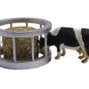 Voederring Met Ronde Baal En Koe Schaal 1 : 32 -Indoor Speelgoed Winkel koe met voederring kidsglobe 571961 scaled 1