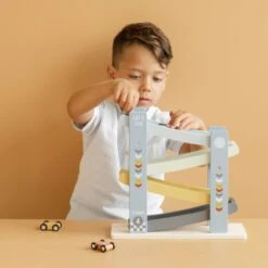 Little Dutch LD7008 Houten Autobaan Knikkerbaan Blauw 9 Little Dutch LD7008 Houten Autobaan Knikkerbaan Blauw -Indoor Speelgoed Winkel little dutch LD7008 autobaan cars 3