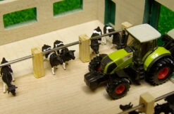 Kidsglobe Ligboxenstal Koeienstal 1 : 87 -Indoor Speelgoed Winkel loopstal kidsglobe 610492 1 1