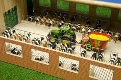 Kidsglobe Luxe Ligboxenstal Met Roosters 1:32 9 Kidsglobe Luxe Ligboxenstal Met Roosters 1:32 -Indoor Speelgoed Winkel stal met roosters kidsglobe 610693 1 1